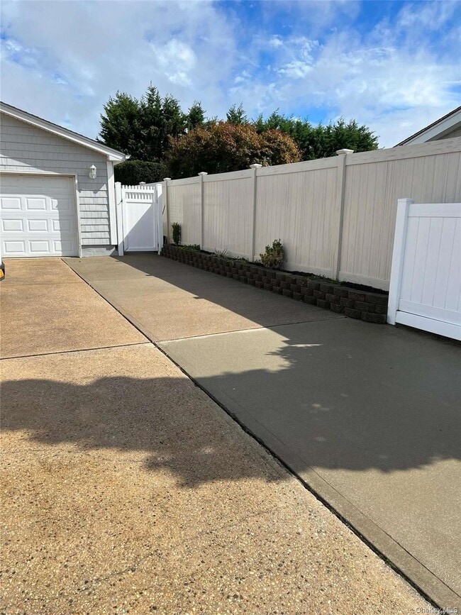 Building Photo - 65 Gateway Dr