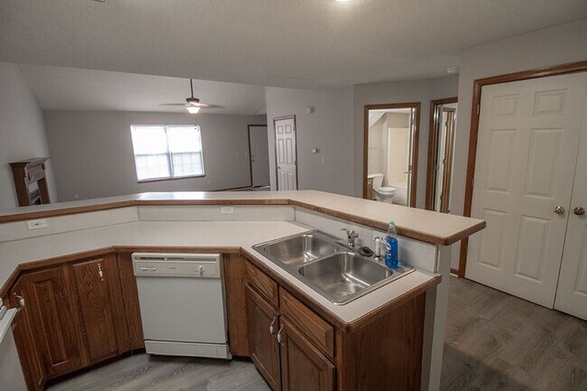 Building Photo - 1316 Valley Creek Ln