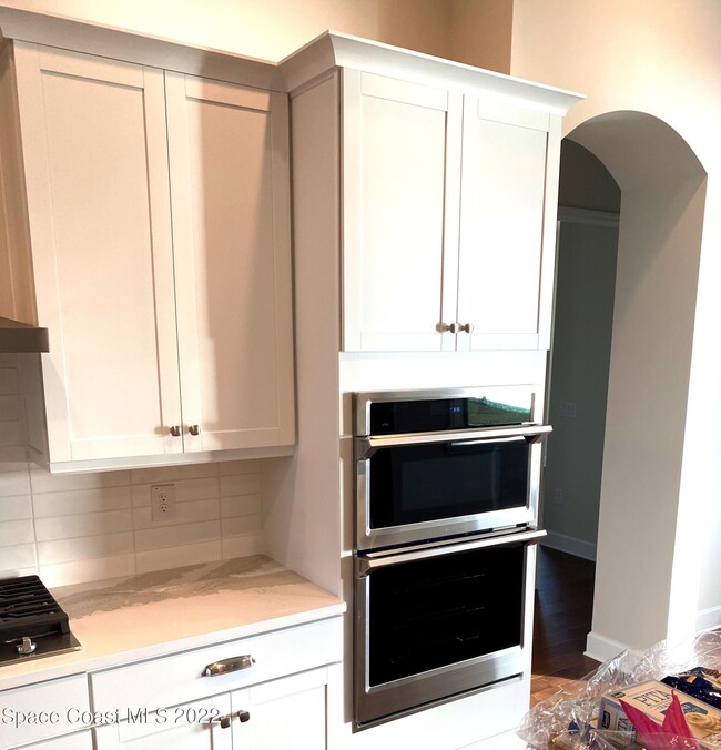 Building Photo - 8321 Paragrass Ave