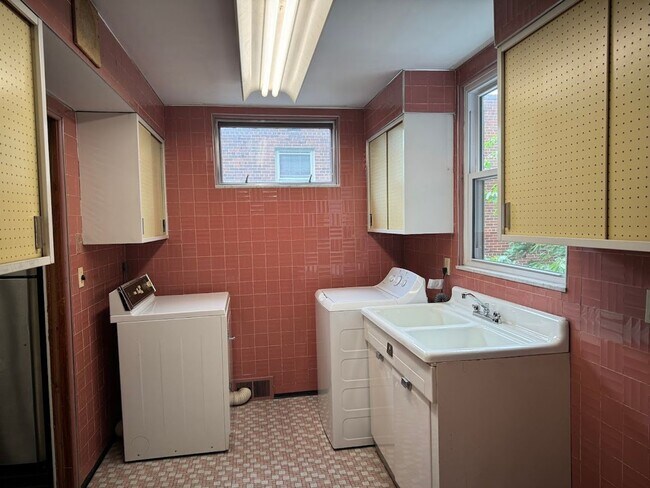 Building Photo - Incredibly Unique Property in the Heart of Shadyside!