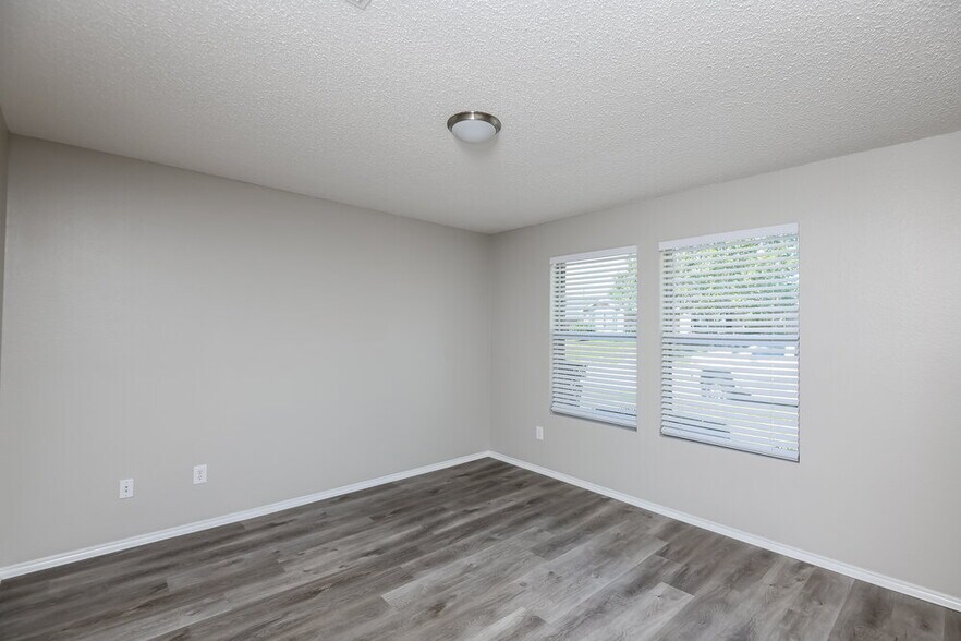 Building Photo - 1625 Creekridge Ct