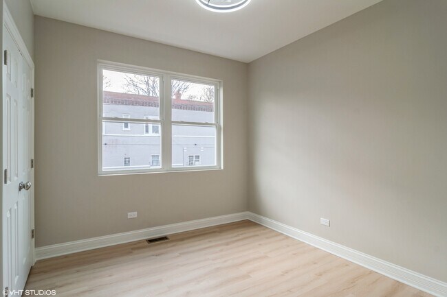 Building Photo - 1101 N Lawndale Ave