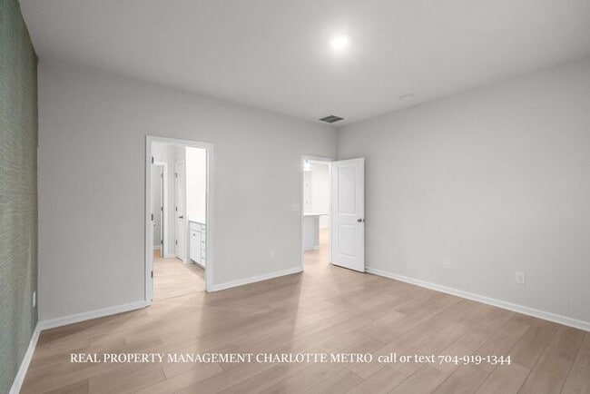 Building Photo - Stunning 4-BR Home on Wooded Cul-De-Sac Lot in Brightwater – Minutes from Rivergate!
