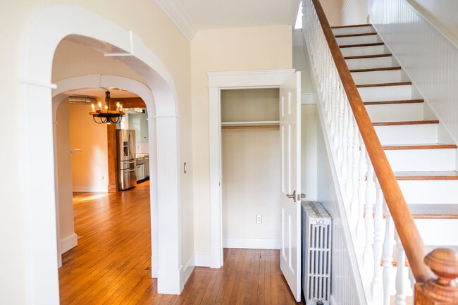Building Photo - 208 9th St NW