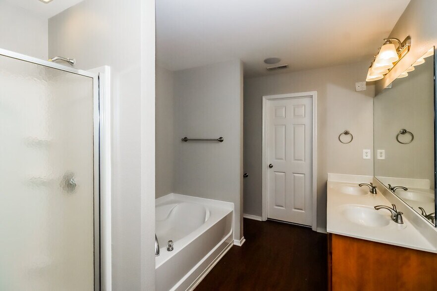 Building Photo - 941 Silverberry St