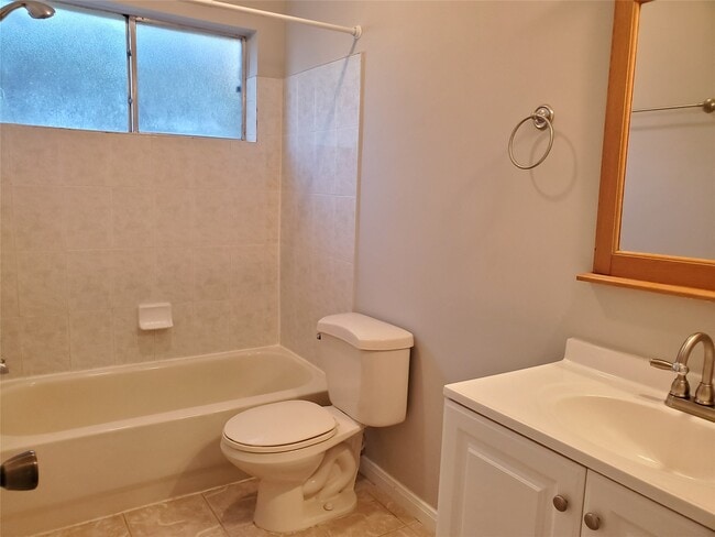 Building Photo - 16315 Thistleglen Dr