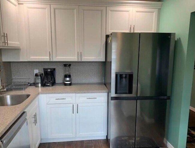 Building Photo - 21820 Cypress Cir