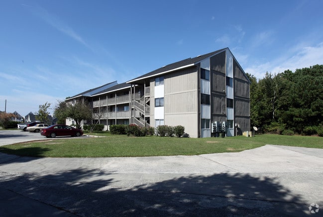 Building Photo - Green Park at Crosswinds