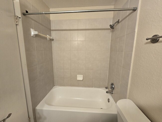 Building Photo - 1 Bed 1 Bath Third floor condo in Nice Community for Rent in Orlando $1349