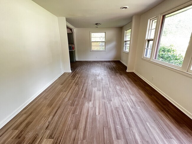 Building Photo - 4950 Packard Dr