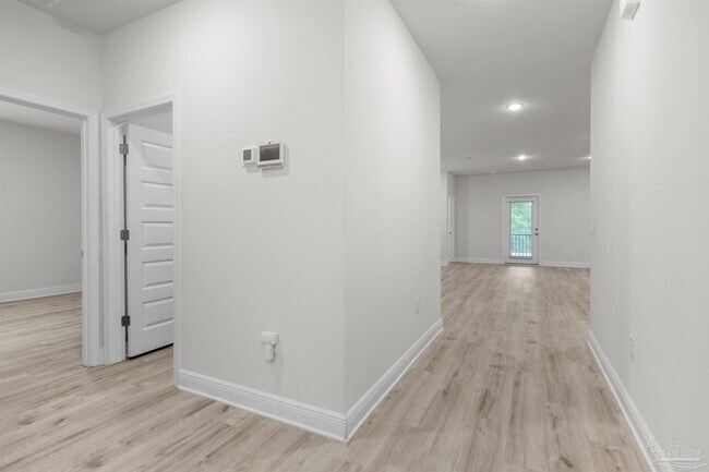 Building Photo - 7814 Burnside Lp