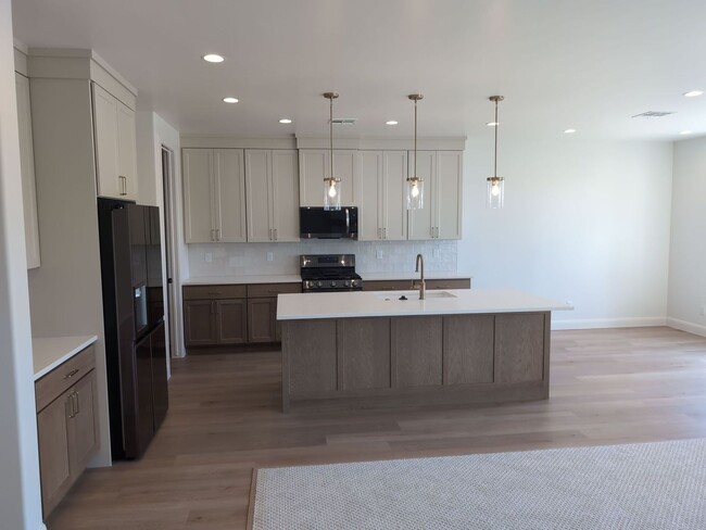 Building Photo - Newly Built, 5 Bedroom, 4 Bathroom Home in...