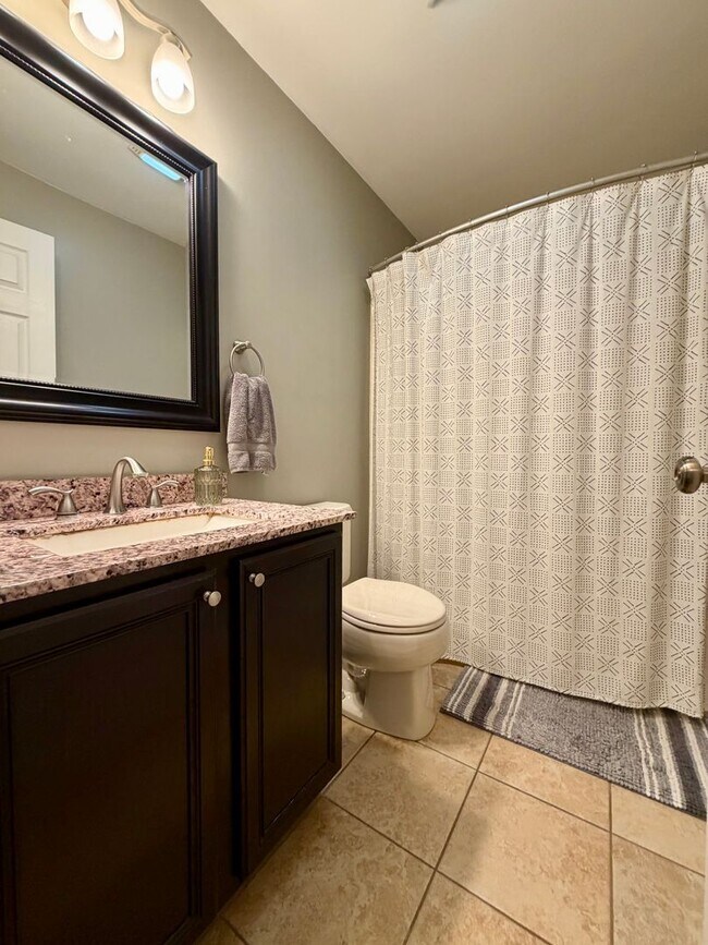 Building Photo - Stunning 3-Bedroom/1.5 Bathroom Townhouse in Perkasie! Available Mid July!