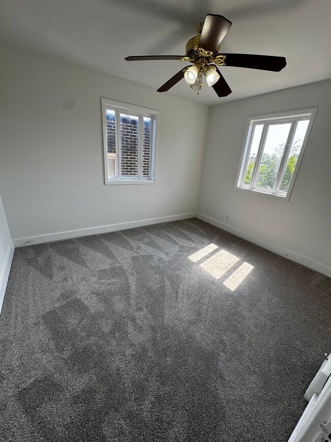 Building Photo - South Oakland Two Bedroom!