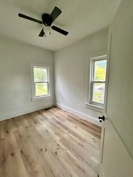 Building Photo - 439 S Parker Dr