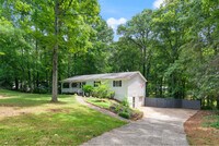 Building Photo - 142 Wanda Ave