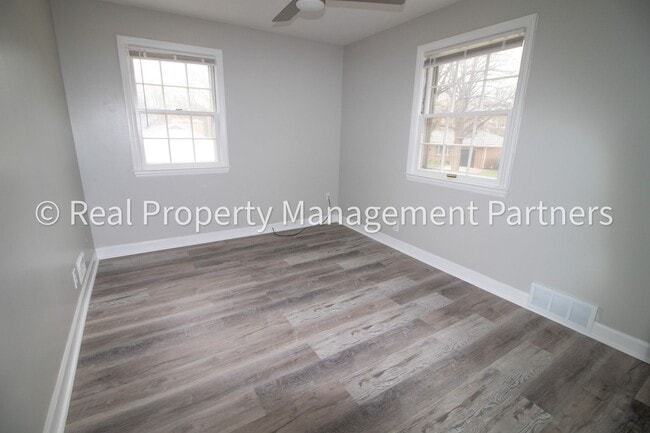 Building Photo - Rooms for Rent in a 6-Bedroom Home