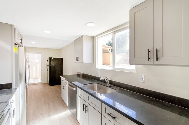 Building Photo - 2 Story ASU house with Pool in the best neighborhood for students