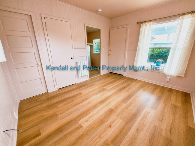 Building Photo - 607CAPITOLA - A and B
