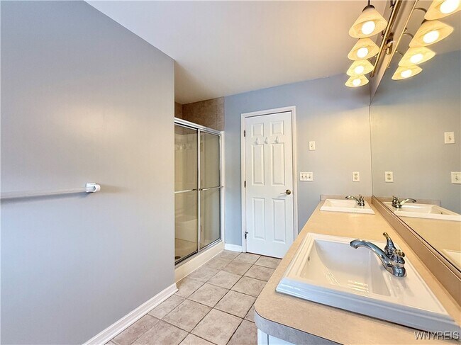 Building Photo - 175 Crown Royal Dr