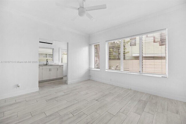 Building Photo - 2822 Pine Tree Dr