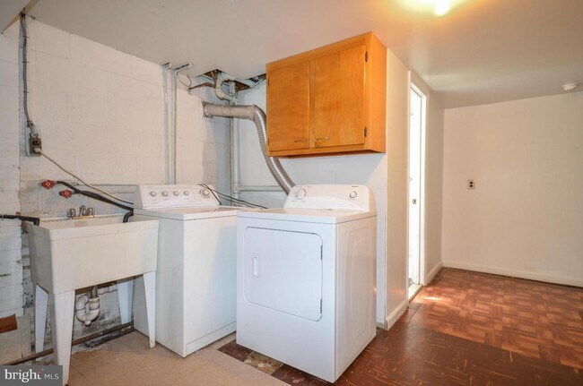 Building Photo - 1111 Gilbert Rd