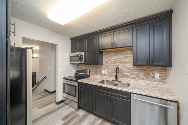 Building Photo - 408 Maple St