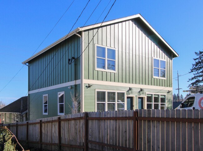 Building Photo - COMMERCIAL1725