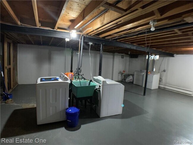 Building Photo - 100 W Hickory Grove Rd