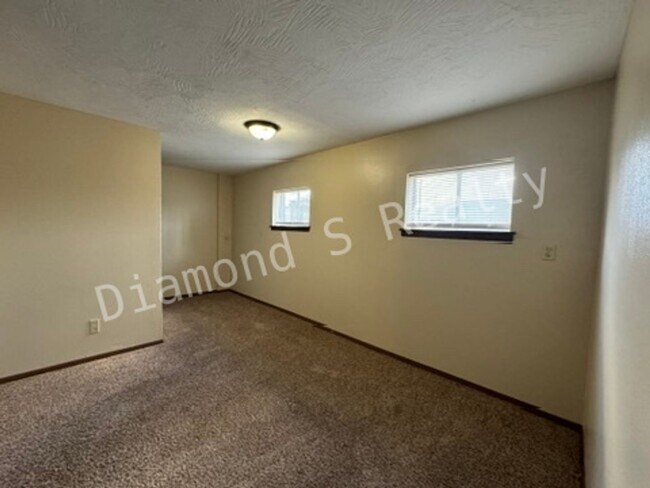 Building Photo - 1204 Flora St