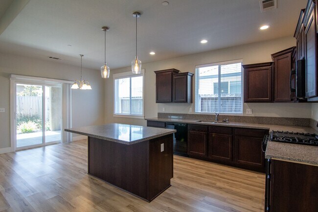 Building Photo - Newer Home for Rent in North Redding CA | $500 Off, Solar, Garage, Fenced Yard