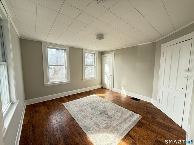 Building Photo - 3 Yost St