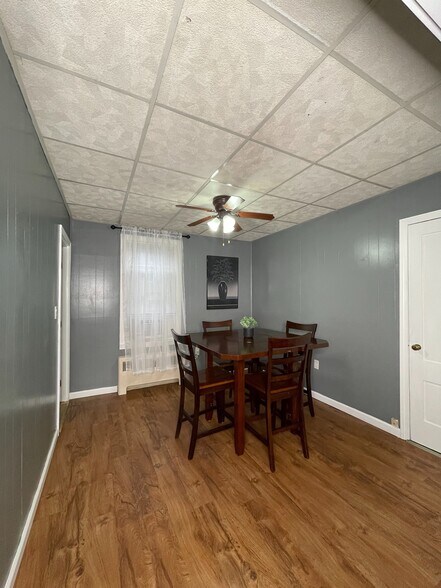 Building Photo - 463 Linden St