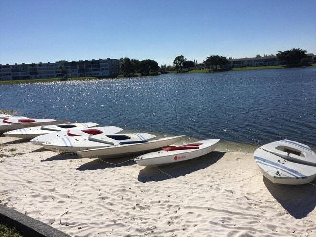 Building Photo - 39 Sussex B