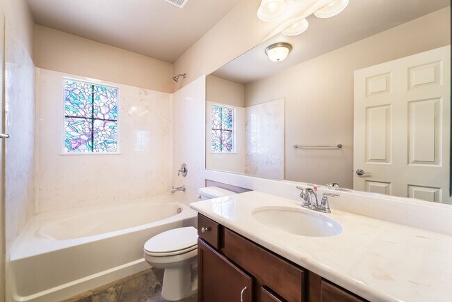 Building Photo - Upgraded Tri-Level Home on a Cul-de-Sac Lot in Southwest