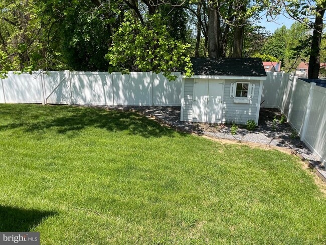 Building Photo - 18 Jameson Ln