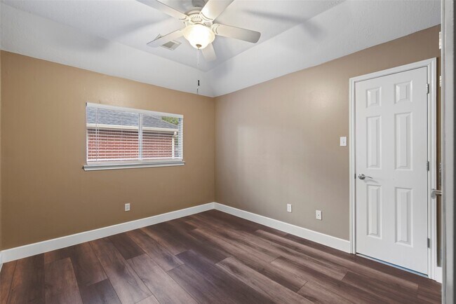 Building Photo - 18 Valley Mead Pl