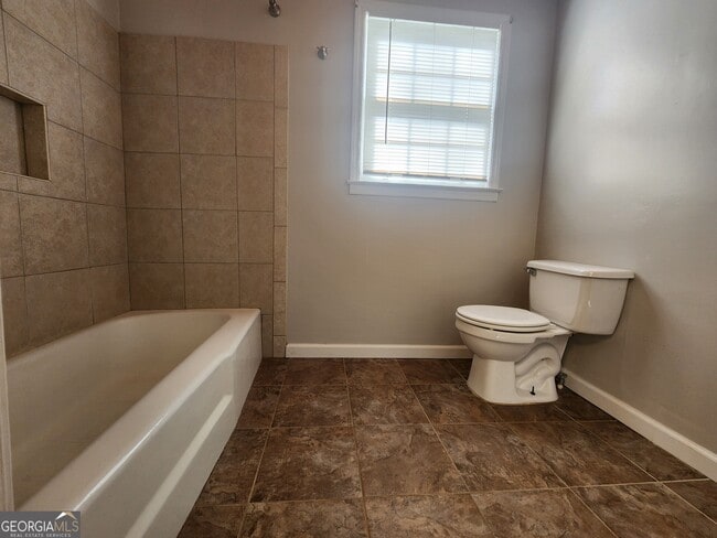 Building Photo - 120 Sol Bridges Rd