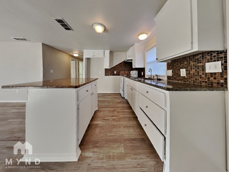 Building Photo - 3309 E 14th St