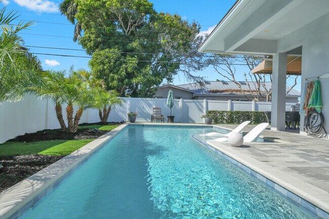 Building Photo - 875 SE 13th Ave