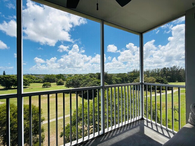 Building Photo - 3100 N Palm Aire Dr