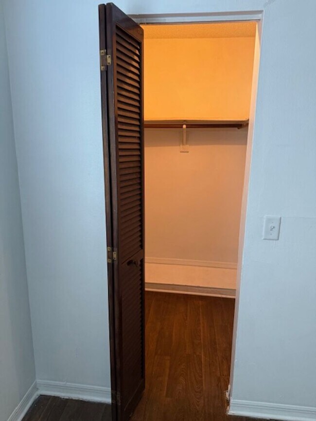 Building Photo - Coral Gardens one bedroom condo