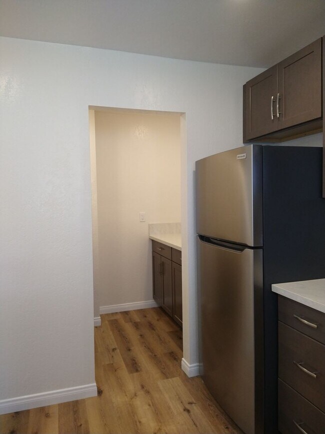Building Photo - ALL UTILITIES INCLUDED! 3 Bed / 1 Bath Rem...