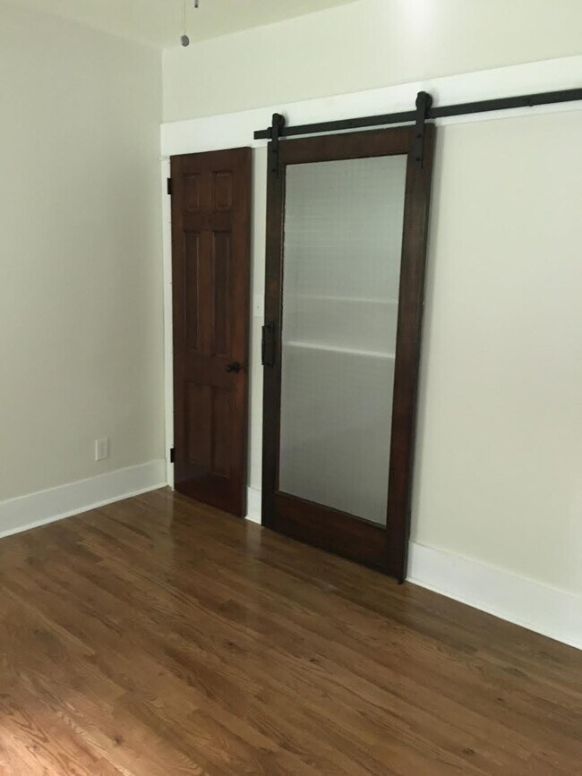 Building Photo - 10 Highland Lake Drive-Flat Rock Cottage-N...