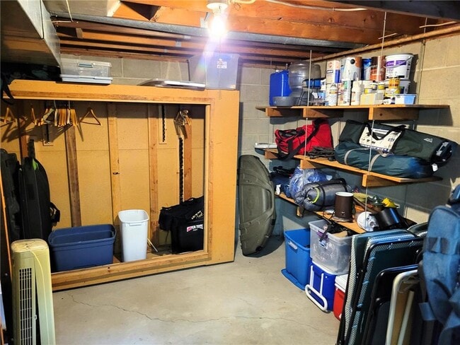 Building Photo - 13643 E Shore Ln SW