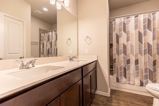 Building Photo - 373 Jade St