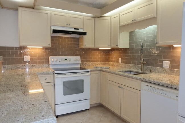 Building Photo - 507 5th Ln