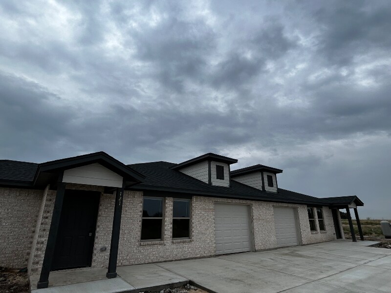 Building Photo - 121 Lollipop