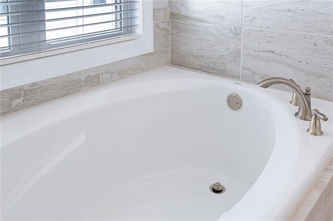 Building Photo - 1859 Commons Pl NW