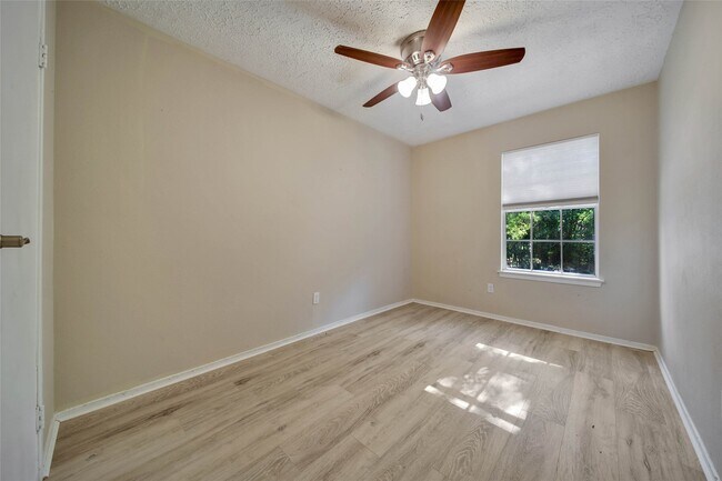 Building Photo - 2603 Rosewood Pl
